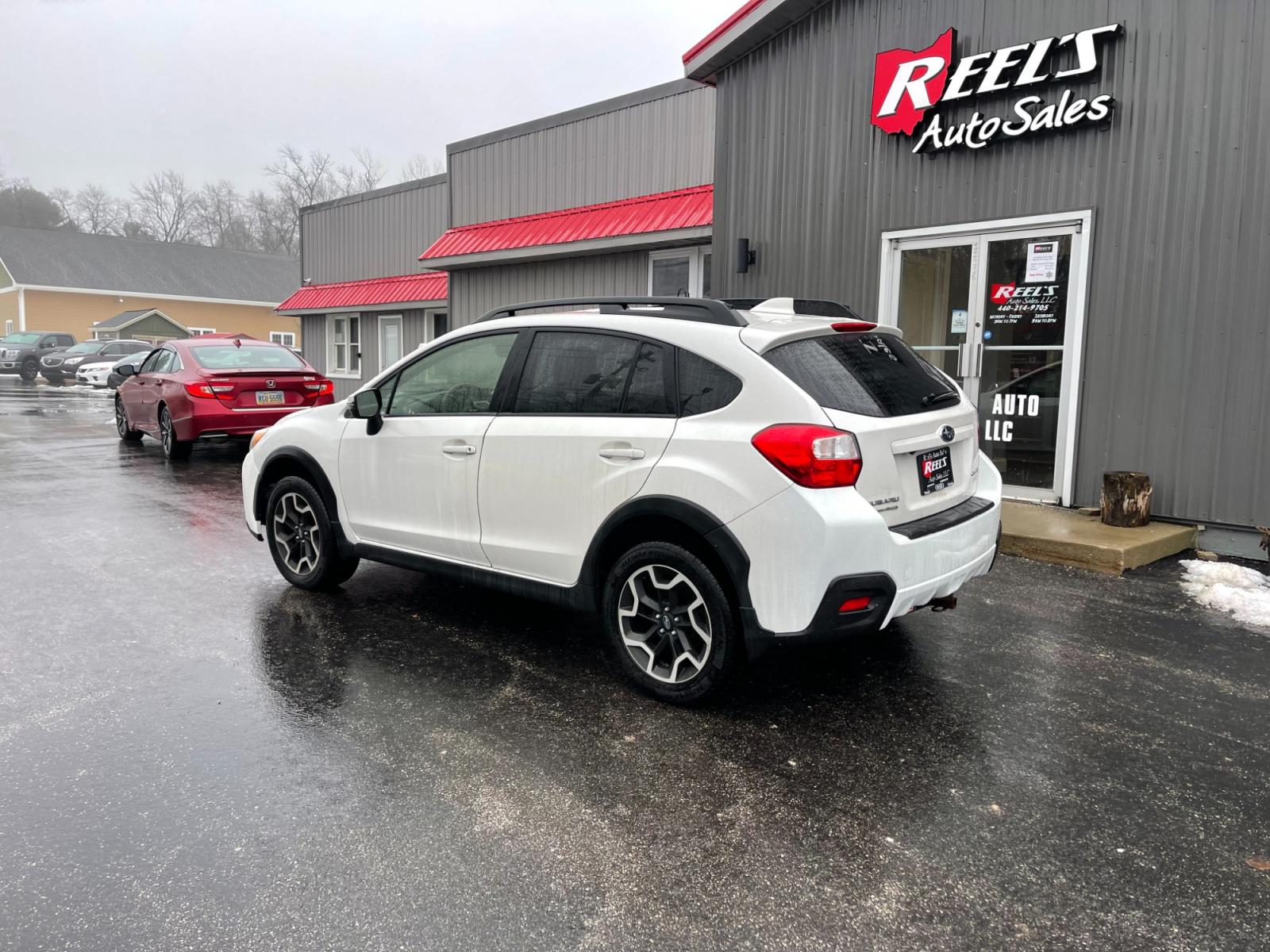 2017 White /Black Subaru Crosstrek 2.0i Limited PZEV CVT (JF2GPANC4HH) with an 2.0L I4 DOHC 16V engine, Automatic transmission, located at 11115 Chardon Rd. , Chardon, OH, 44024, (440) 214-9705, 41.580246, -81.241943 - This 2017 Subaru Crosstrek 2.0i Limited with CVT (Continuously Variable Transmission) offers a luxurious and safe driving experience. It features a leather interior, heated seats, and convenient technology such as navigation and a backup camera. A power moonroof brings a touch of the outdoors inside - Photo #10